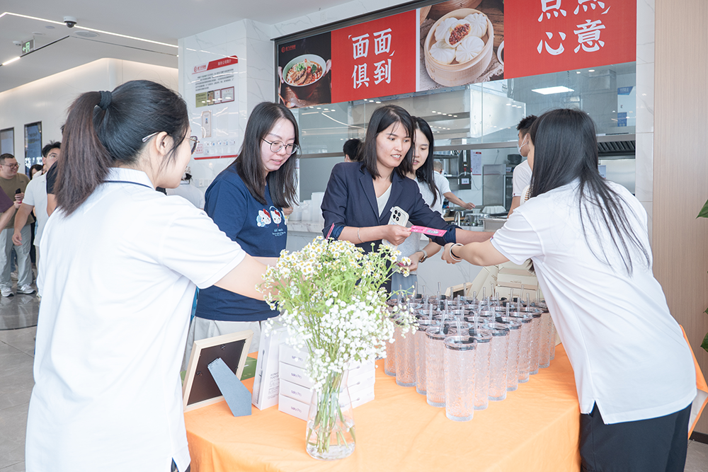 企业福利品定制，提升员工满意度与团队凝聚力的策略.png