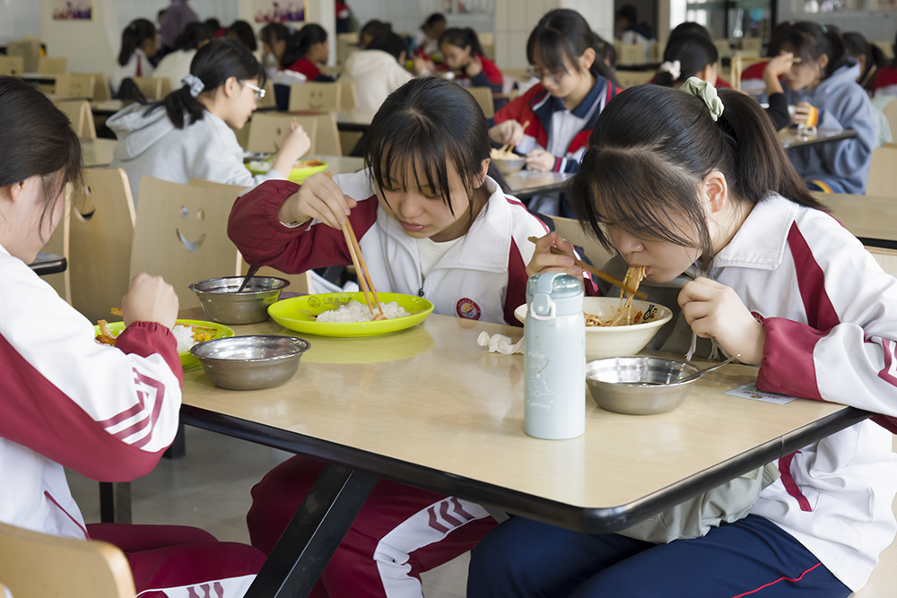 学校食堂承包:为学生提供安全、健康、美味的餐饮体验.png
